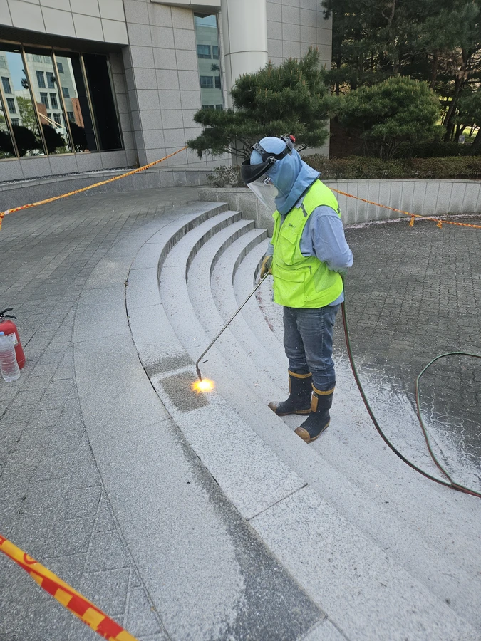 화강석버너 곡선 광장 보도 시공 현장